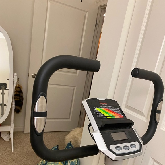 ❌SOLD❌ MAGNETIC RESISTANCE UPRIGHT BIKE - Picture 3 of 6